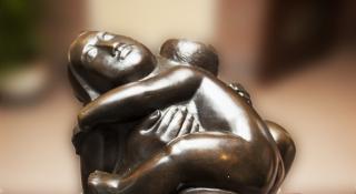 "Moeder en kind", een kunstwerk van Jan Keustermans