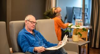 Meneer leest krant