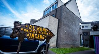 Pijl naar ontmoetingshuis De Honk