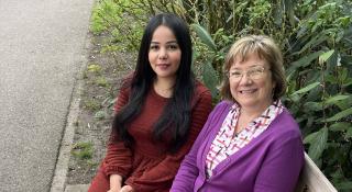Familie-ervaringsdeskundigen Youssra en Marianne