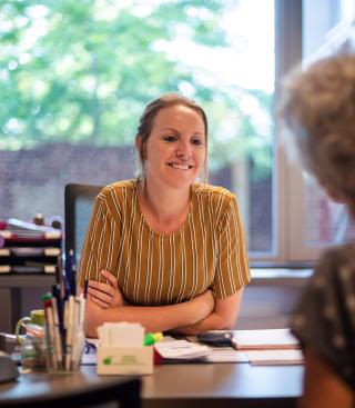 Twee vrouwen in gesprek