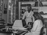 een oude foto van de apotheek